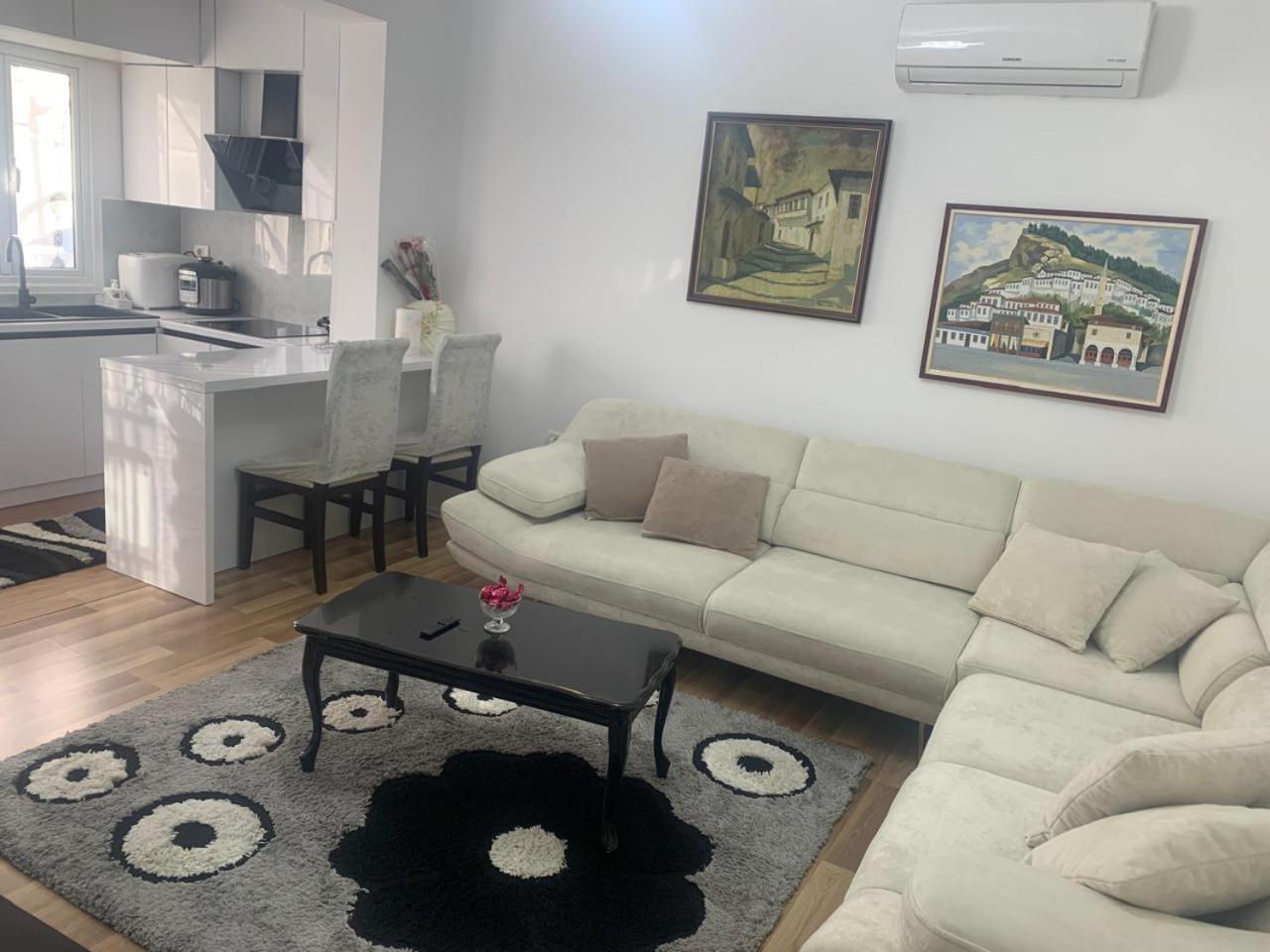 Apartamento Flat In Berat'S Center Exterior foto